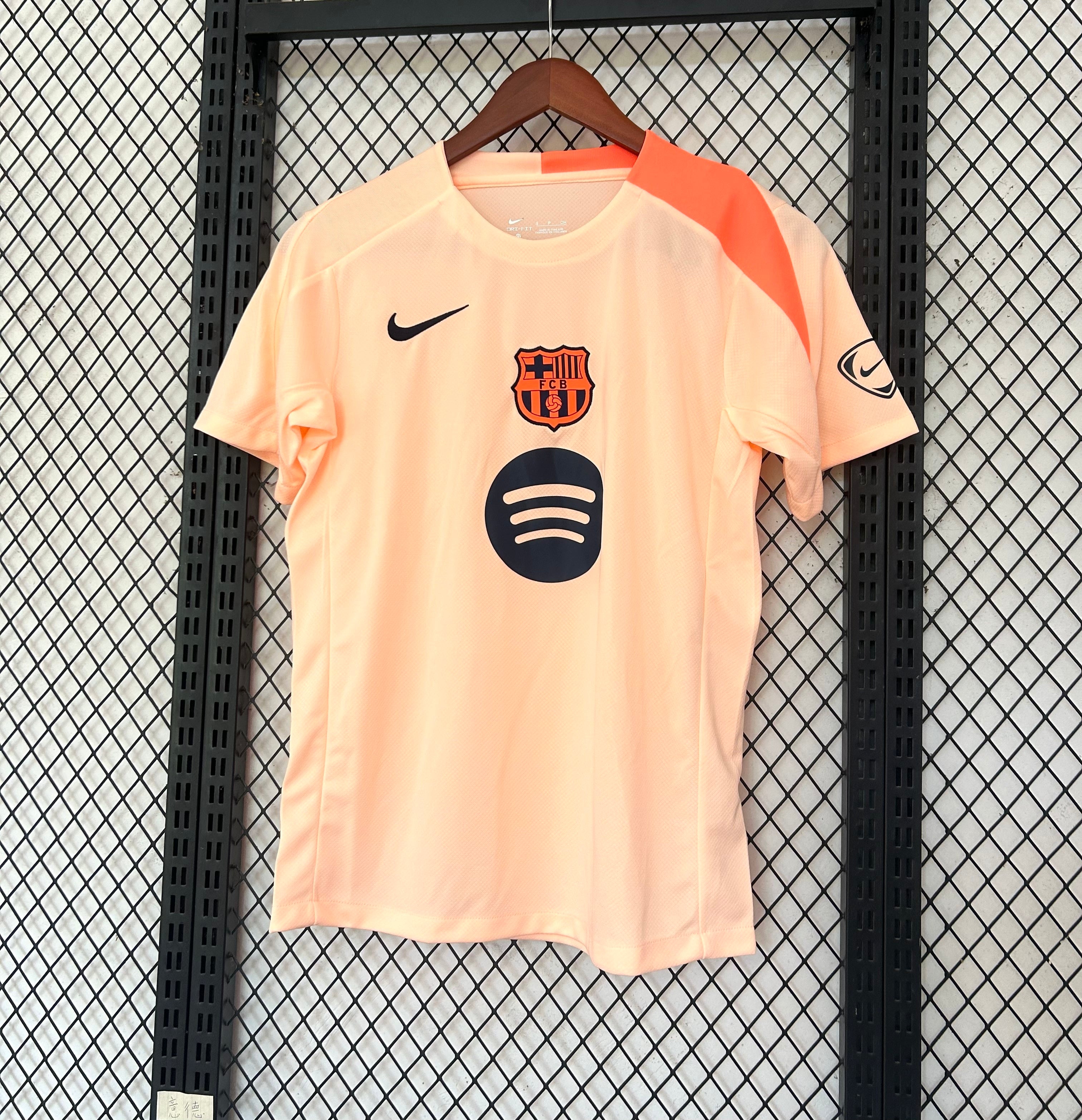 T-shirt FC Barcelone Spéciale Édition 2023/2024 – Overdose Sport T-shirt FC Barcelone Spéciale Édition 2023/2024 – Overdose Sport