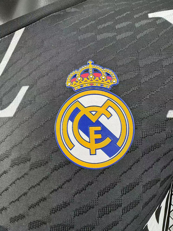 MAILLOT RÉAL MADRID ÉDITION SPÉCIALE 2025/2026