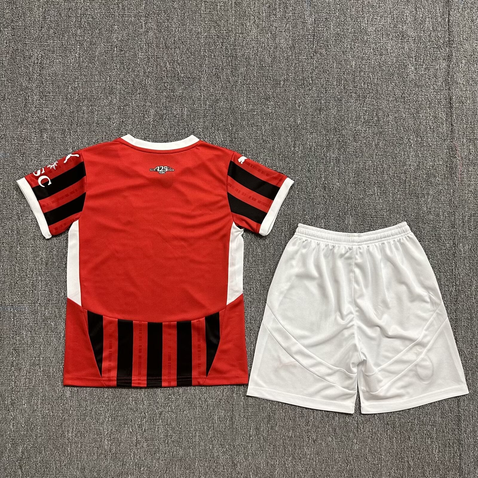 MAILLOT ENFANT AC MILAN DOMICILE 2024/2025