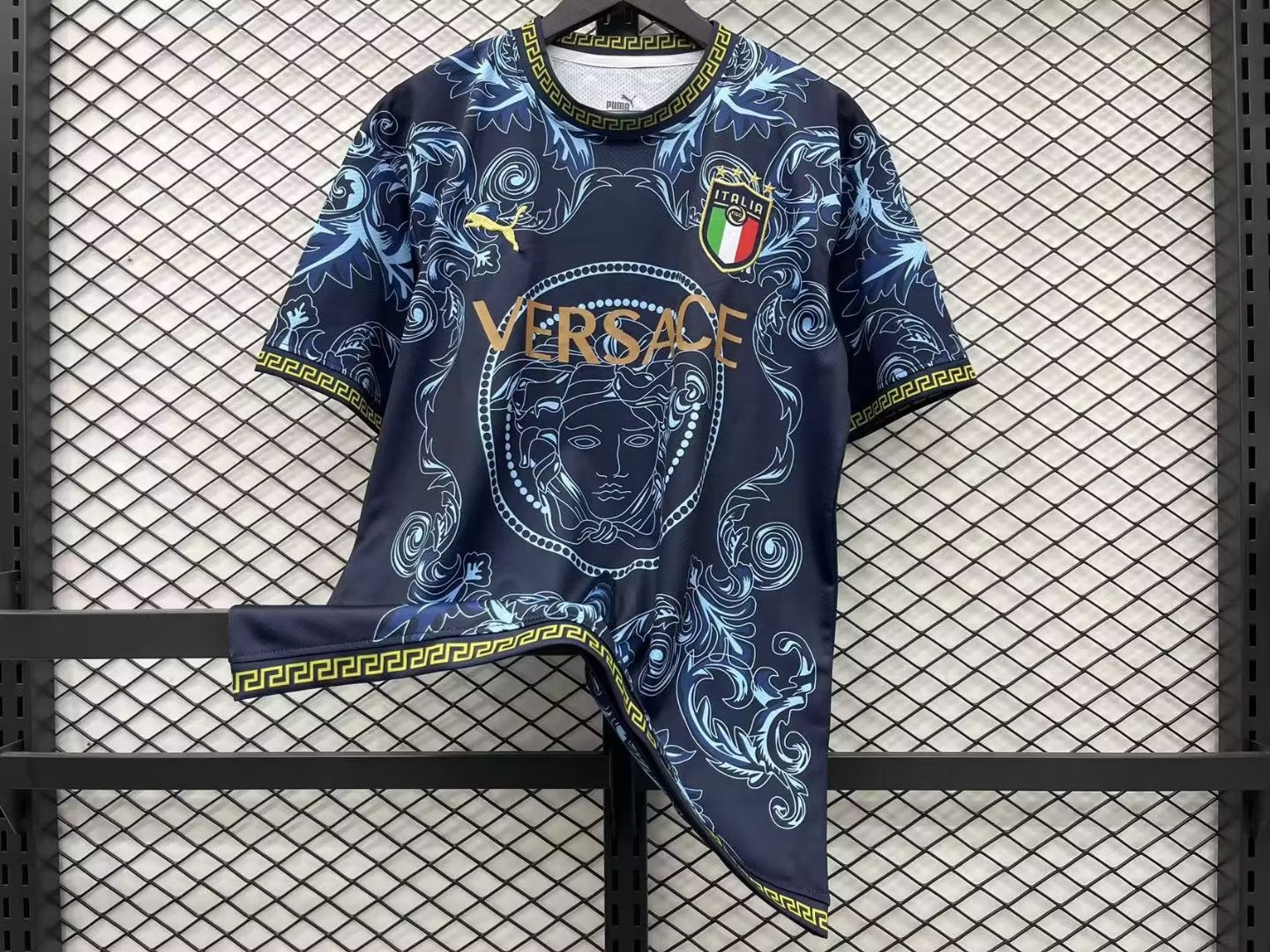 MAILLOT ITALIE CONCEPT EDITION VERSACE BLEU 2023/2024