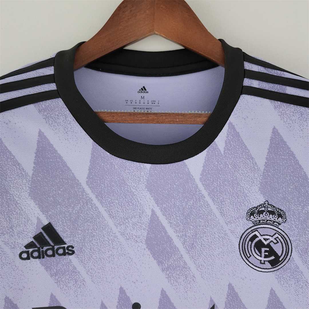 MAILLOT REAL MADRID EXTÉRIEUR 2022/2023 VERSION MANCHES LONGUES