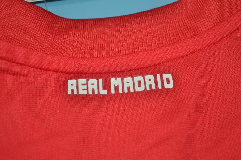 MAILLOT REAL MADRID EXTÉRIEUR 2011/2012 VERSION MANCHES LONGUES