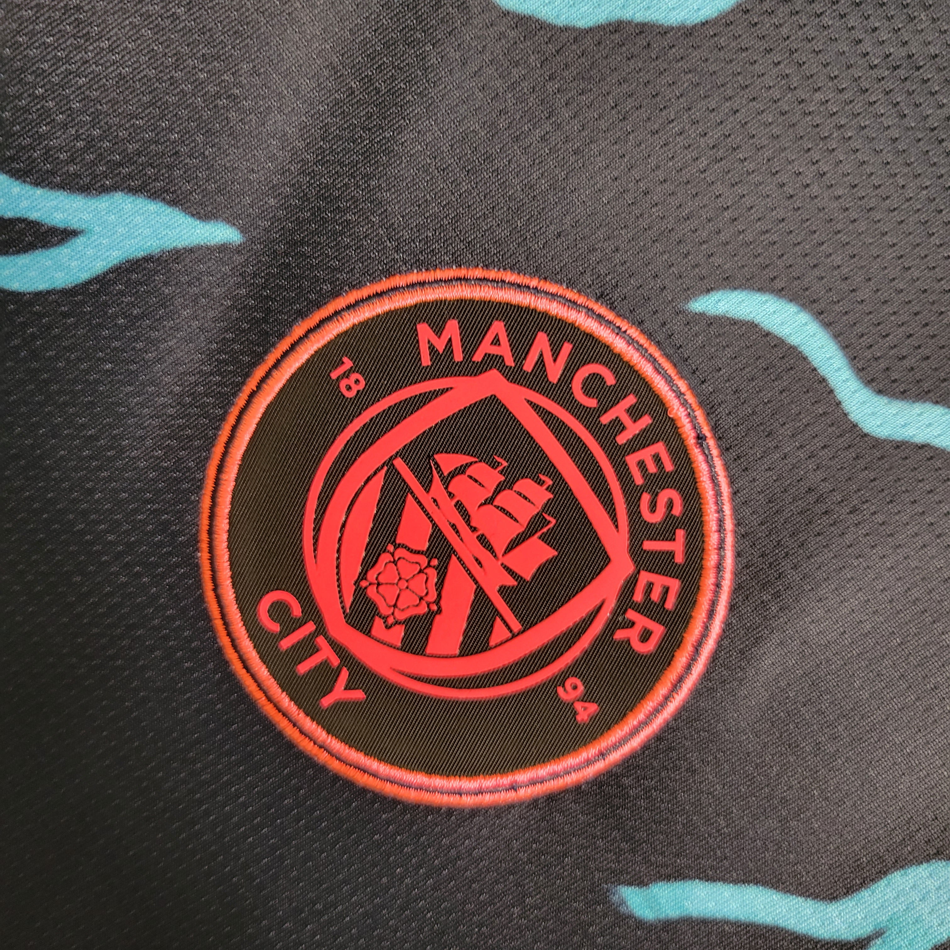 MAILLOT MANCHESTER CITY EXTÉRIEUR 2023/2024 VERSION MANCHES LONGUES