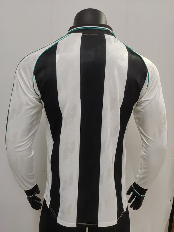 MAILLOT RETRO NEWCASTLE 2024/2025 VERSION MANCHES LONGUES