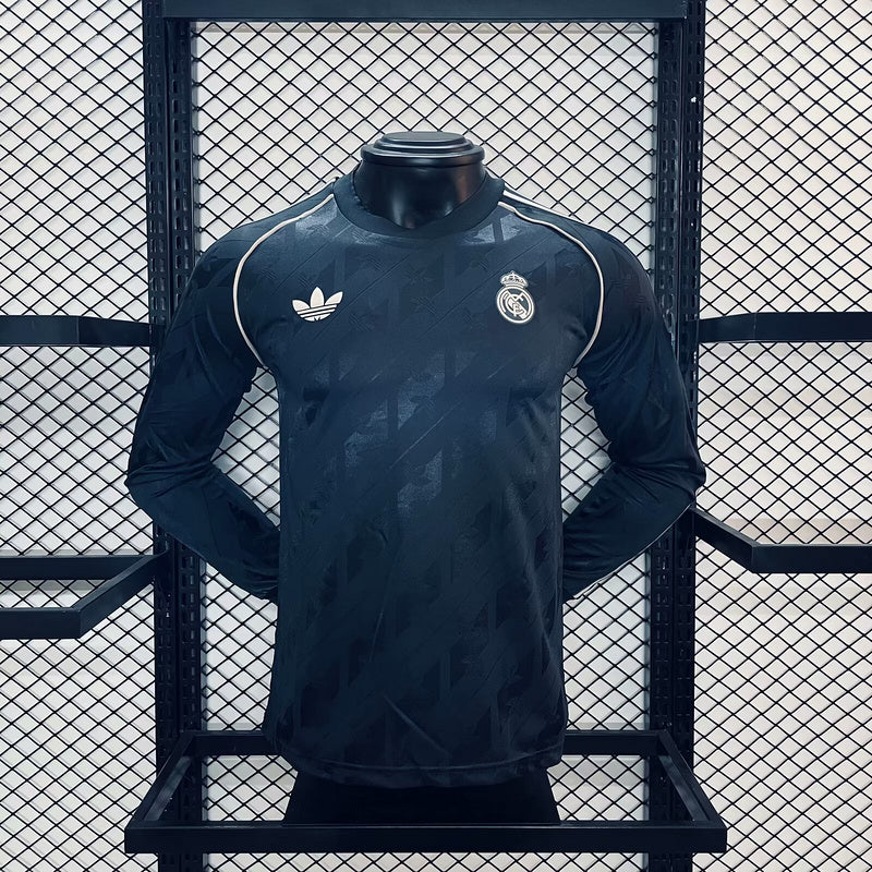 MAILLOT RETRO REAL MADRID 2024/2025 VERSION MANCHES LONGUES