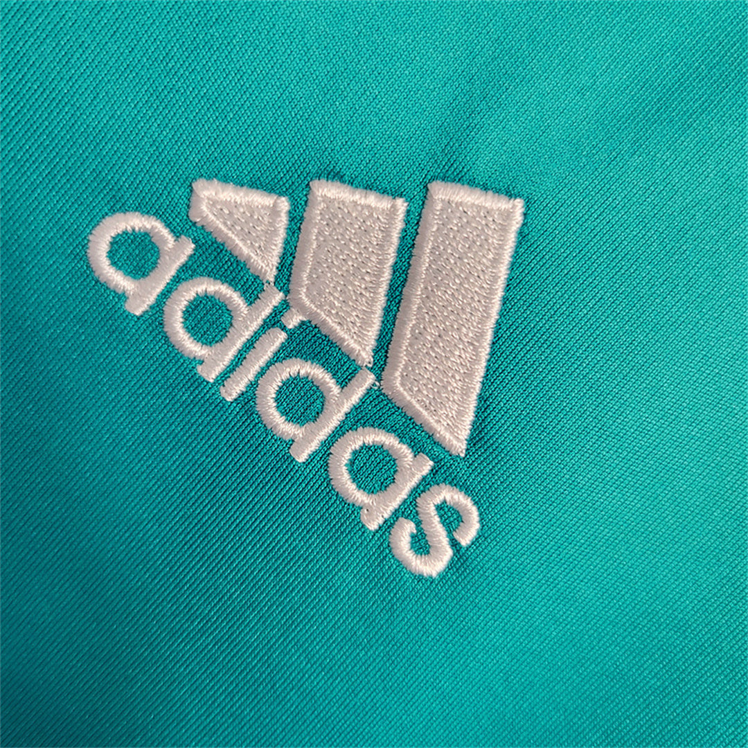 MAILLOT RETRO REAL MADRID EXTÉRIEUR 2017/2018 VERSION MANCHES LONGUES